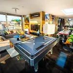 Billionaires Boutique & Premium Suites, Old Town Apartment