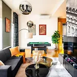 Billionaires Boutique & Premium Suites, Old Town Apartment *
