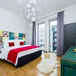 Billionaires Boutique & Premium Suites, Old Town Apartment