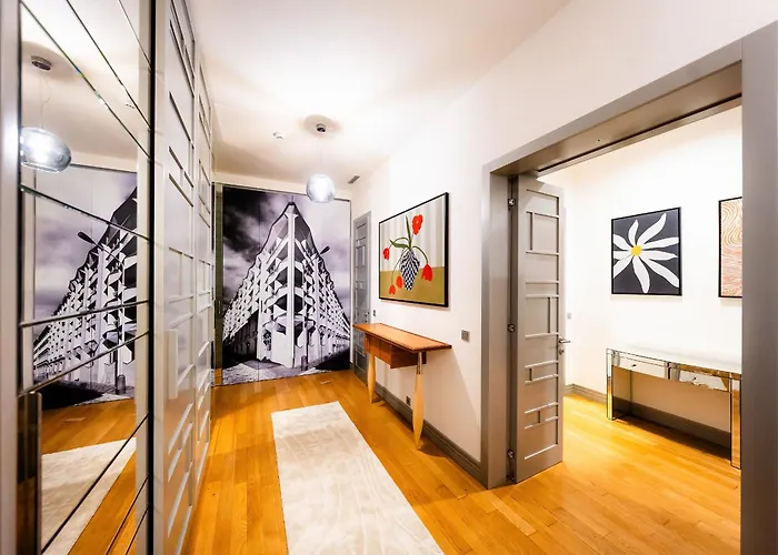 Billionaires Boutique & Premium Suites, Old Town