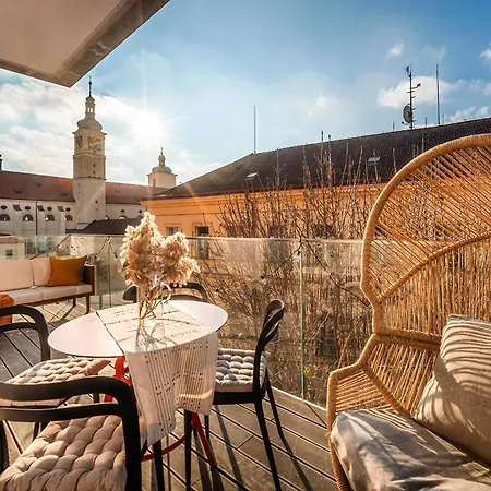 Billionaires Boutique & Premium Suites, Old Town Apartman