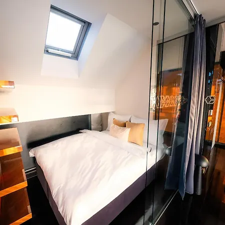 Billionaires Boutique & Premium Suites, Old Town Apartman