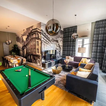 Billionaires Boutique & Premium Suites, Old Town Apartman *