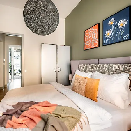 Billionaires Boutique & Premium Suites, Old Town Apartman *
