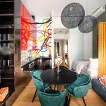 Billionaires Boutique & Premium Suites, Old Town Apartament