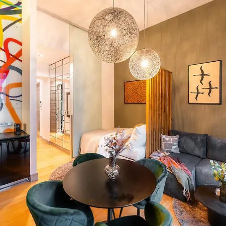 Daire Billionaires Boutique & Premium Suites, Old Town